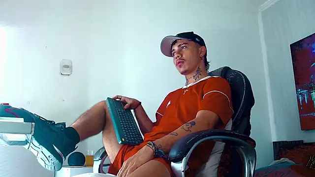 HannibalLester online show from March 18, 2:04 am