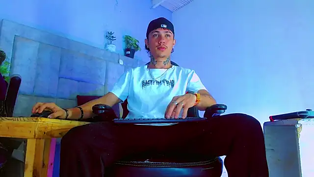 HannibalLester online show from September 10, 4:01 am