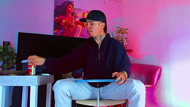 HannibalLester online show from December 18, 4:07 am