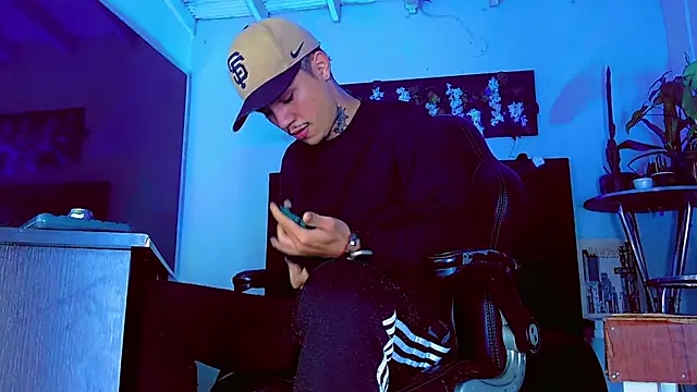 HannibalLester online show from February 24, 4:32 am