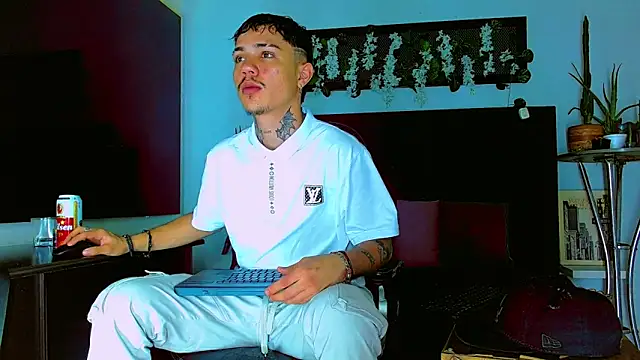 HannibalLester online show from April 7, 3:18 am