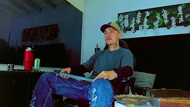 HannibalLester online show from April 9, 3:39 am