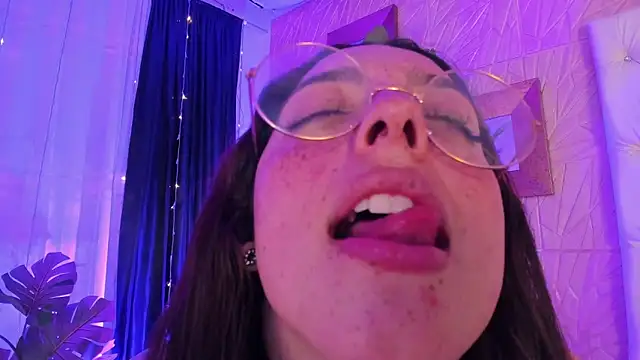 sadashi moon  online show from March 3, 3:52 am