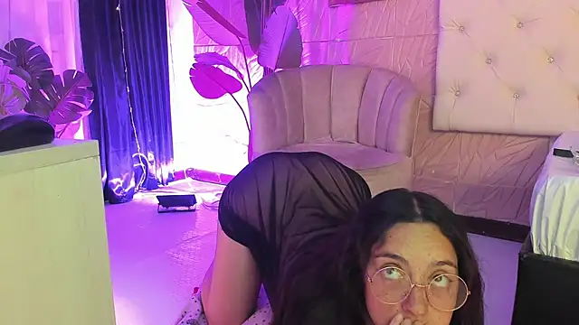 sadashi moon  online show from March 5, 3:40 am