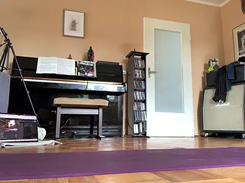 Snapshot of Bula94193 chatting on October 8, 10:35 am Bula94193 online show from October 8, 10:35 am