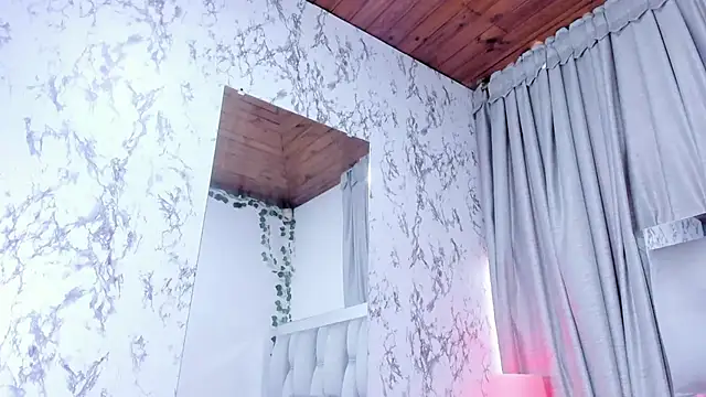 dafne queenn online show from September 24, 12:30 pm