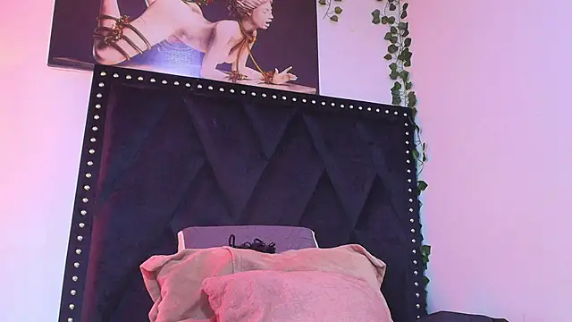 dafne queenn online show from November 9, 12:47 pm