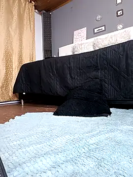 AnnieScott  online show from March 15, 1:30 am