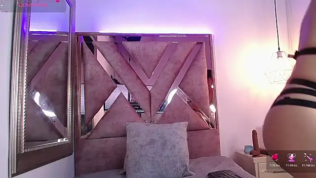 Naomi Brown1  online show from November 7, 1:00 pm