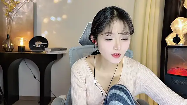 xiaodaibabyy online show from February 4, 4:29 pm