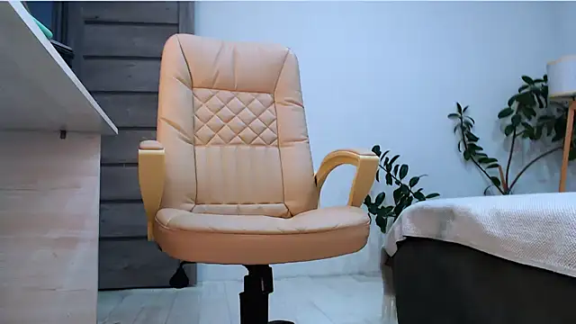 Snapshot of NaughtyNylonFeet chatting on October 22, 3:18 am NaughtyNylonFeet online show from October 22, 3:18 am