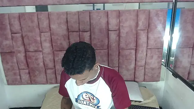 AbrahanBratz online show from January 15, 2:43 pm