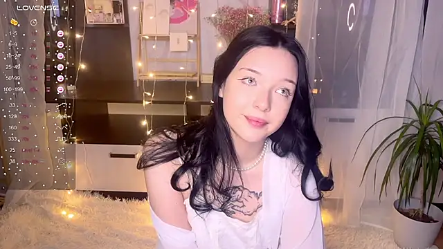 Snapshot of EmmaKittyCat chatting on November 26, 7:59 pm EmmaKittyCat online show from November 26, 7:59 pm