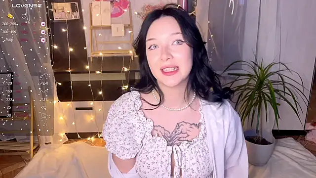 Snapshot of EmmaKittyCat chatting on November 29, 7:50 pm EmmaKittyCat online show from November 29, 7:50 pm