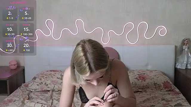 Snapshot of Betty_Blamee chatting on November 9, 9:29 am Betty Blamee online show from November 9, 9:29 am