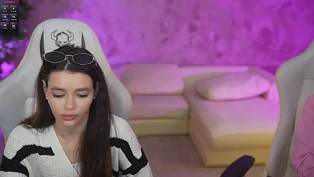 Julia  Star  online show from March 12, 11:31 am