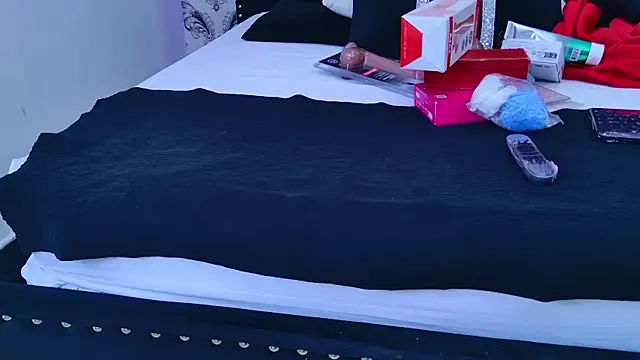 Derieri D online show from February 6, 7:50 pm