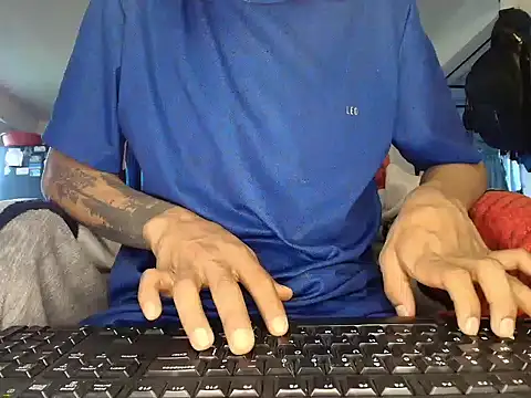 Snapshot of Edward_Milleer chatting on December 17, 8:59 pm Edward Milleer online show from December 17, 8:59 pm