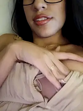 Snapshot of AleFantasy0001 chatting on March 4, 7:11 pm AleFantasy0001 online show from March 4, 7:11 pm