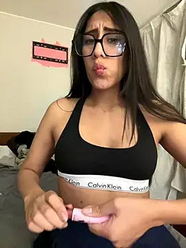 Snapshot of AleFantasy0001 chatting on October 3, 4:09 am AleFantasy0001 online show from October 3, 4:09 am