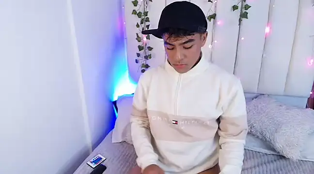 Snapshot of kiing_azahell chatting on January 4, 3:07 am kiing azahell online show from January 4, 3:07 am