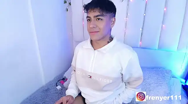 Snapshot of kiing_azahell chatting on January 16, 3:23 am kiing azahell online show from January 16, 3:23 am