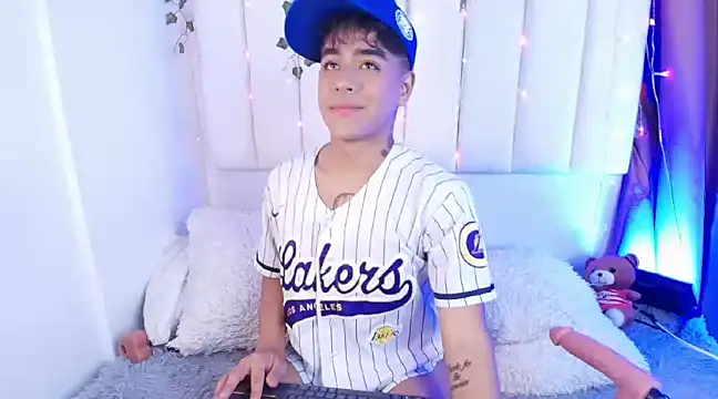 Snapshot of kiing_azahell chatting on January 17, 3:45 am kiing azahell online show from January 17, 3:45 am