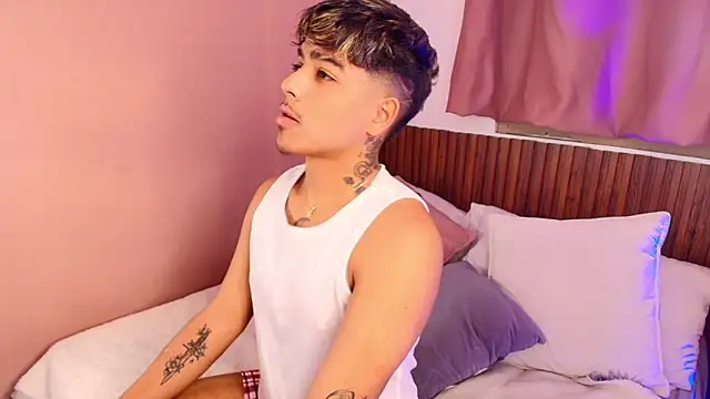 Snapshot of kiing_azahell chatting on October 18, 5:21 am kiing azahell online show from October 18, 5:21 am