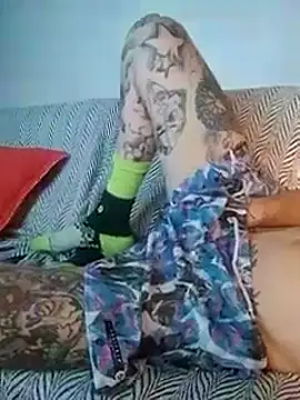 Snapshot of rolesexy chatting on October 12, 1:37 am rolesexy online show from October 12, 1:37 am