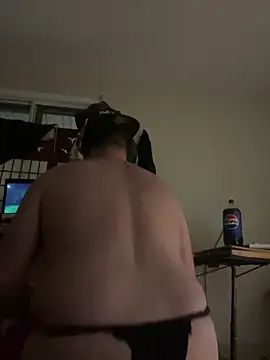 Snapshot of Tipute1987 chatting on December 20, 8:17 am Tipute1987 online show from December 20, 8:17 am