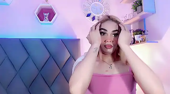 Hallyhott online show from December 2, 12:29 pm