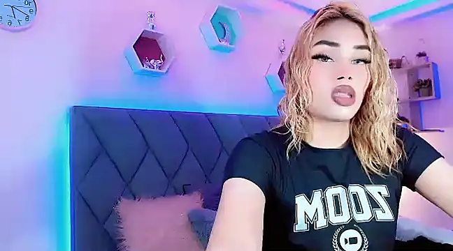 Hallyhott online show from December 9, 4:05 pm