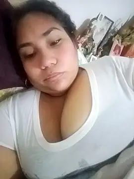 Snapshot of magaby1515 chatting on December 28, 4:09 pm magaby1515 online show from December 28, 4:09 pm