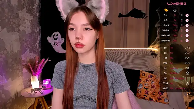 Snapshot of MilliBrown_ chatting on October 25, 6:43 am MilliBrown online show from October 25, 6:43 am