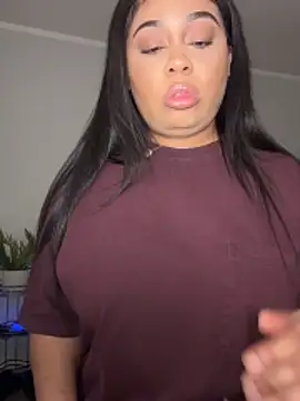 Snapshot of camiliaskye chatting on February 5, 6:07 am camiliaskye online show from February 5, 6:07 am