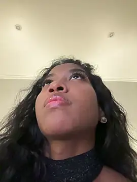 Snapshot of IamCrystal2 chatting on December 17, 8:32 pm IamCrystal2 online show from December 17, 8:32 pm