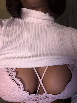 Snapshot of IamCrystal2 chatting on January 16, 10:44 pm IamCrystal2 online show from January 16, 10:44 pm