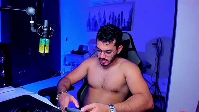 BrunoD31 online show from December 17, 5:35 am