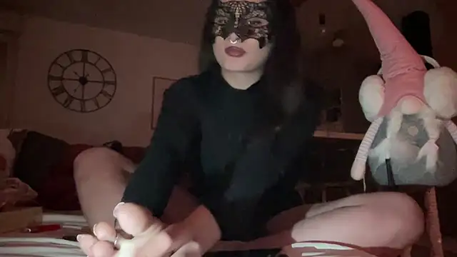 Snapshot of DominaCat75 chatting on December 3, 9:45 pm DominaCat75 online show from December 3, 9:45 pm