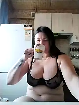 Snapshot of Holly-69 chatting on February 2, 7:20 am Holly-69 online show from February 2, 7:20 am