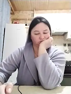 Snapshot of Holly-69 chatting on March 3, 8:43 pm Holly-69 online show from March 3, 8:43 pm