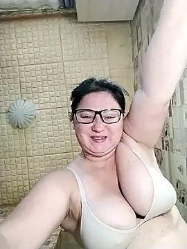 Snapshot of Holly-69 chatting on September 26, 9:35 am Holly-69 online show from September 26, 9:35 am