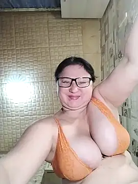 Snapshot of Holly-69 chatting on November 7, 8:20 pm Holly-69 online show from November 7, 8:20 pm