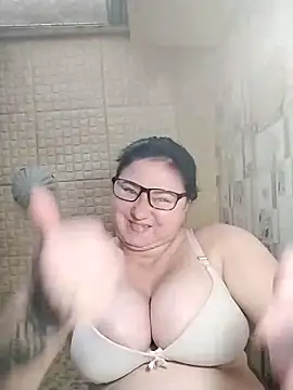 Snapshot of Holly-69 chatting on November 23, 11:10 am Holly-69 online show from November 23, 11:10 am