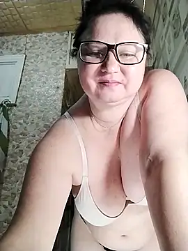 Snapshot of Holly-69 chatting on November 27, 9:06 pm Holly-69 online show from November 27, 9:06 pm