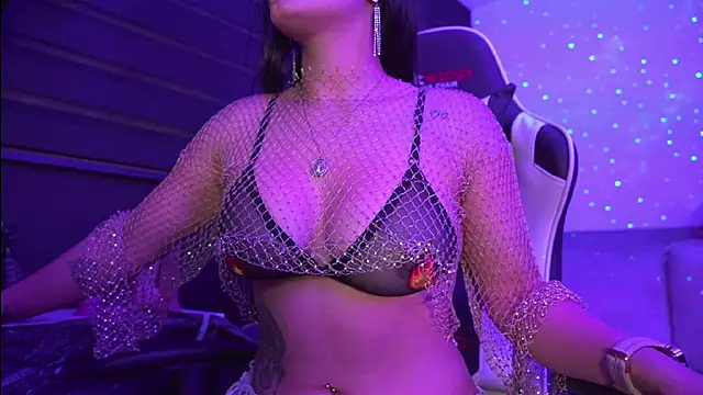 Snapshot of missycanoo chatting on February 19, 5:27 am missycanoo online show from February 19, 5:27 am