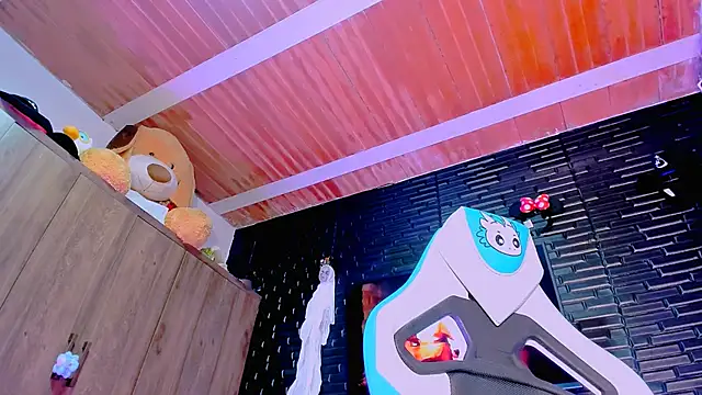 Snapshot of missycanoo chatting on September 18, 2:19 pm missycanoo online show from September 18, 2:19 pm