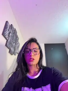 Snapshot of missycanoo chatting on December 3, 10:57 am missycanoo online show from December 3, 10:57 am