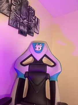 Snapshot of missycanoo chatting on December 4, 1:04 am missycanoo online show from December 4, 1:04 am