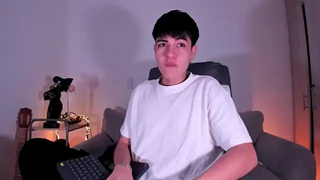 Snapshot of JaycoThomas chatting on February 6, 3:09 pm JaycoThomas online show from February 6, 3:09 pm